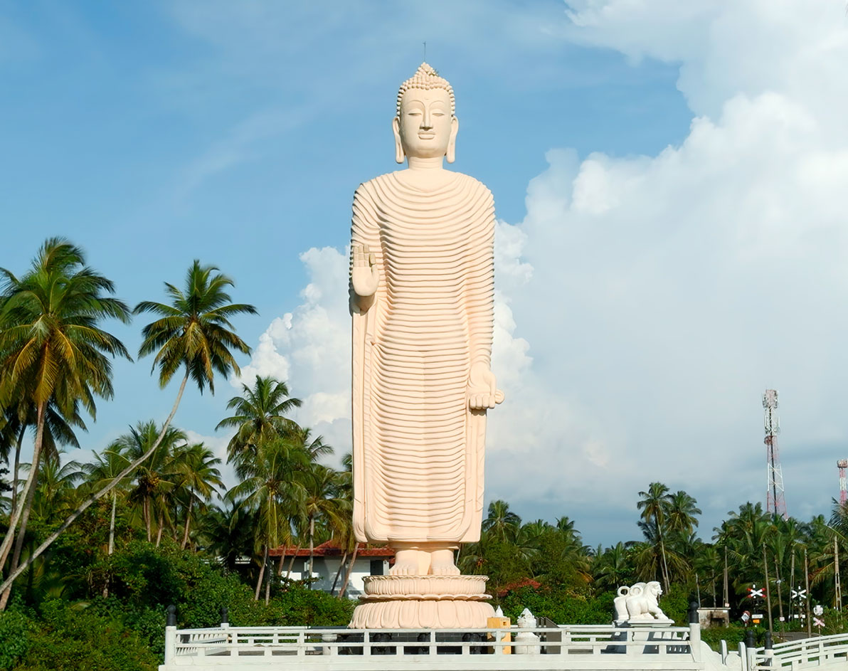 Visita al monumento homenaje a tusnami en Srilanka